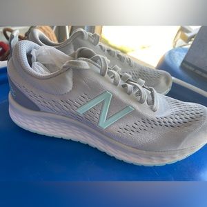 New Balance Women's Fresh Foam Arishi V3 Classic Running Shoe 7.5